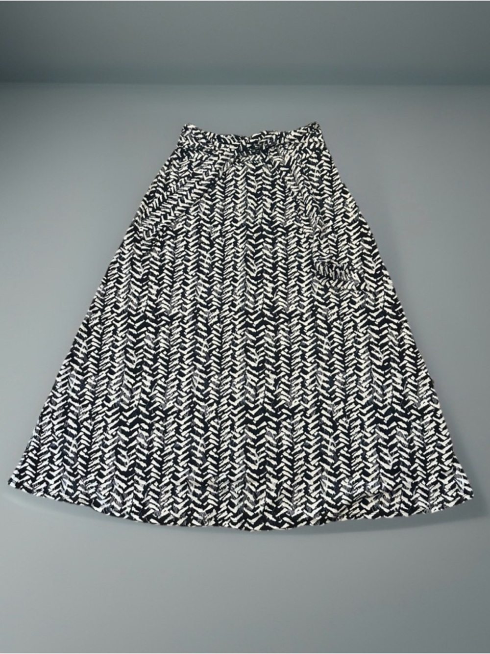 NY Collection Black and White Chevron Tie Waist Flowy Maxi Skirt Sz PM